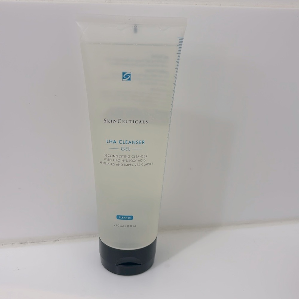 New unopened SkinCeuticals LHA gel cleanser
